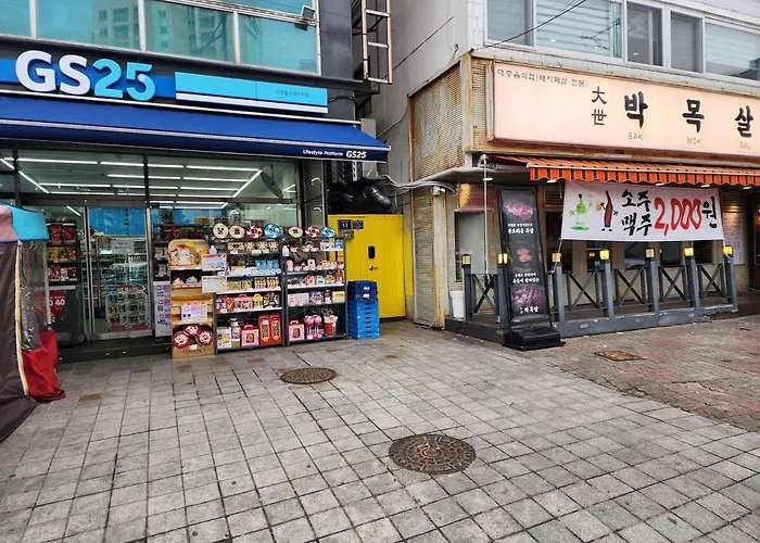 Ellastay Wide House Subway Station Area Family Travel Recommendation *