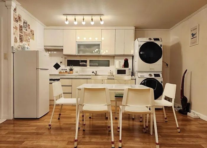 Ellastay Wide House Subway Station Area Family Travel Recommendation *